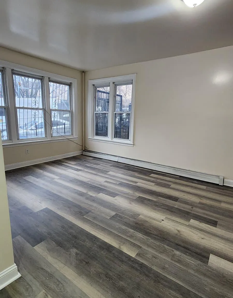 3 bed, 1300 sqft, $3,400 — Photo 1