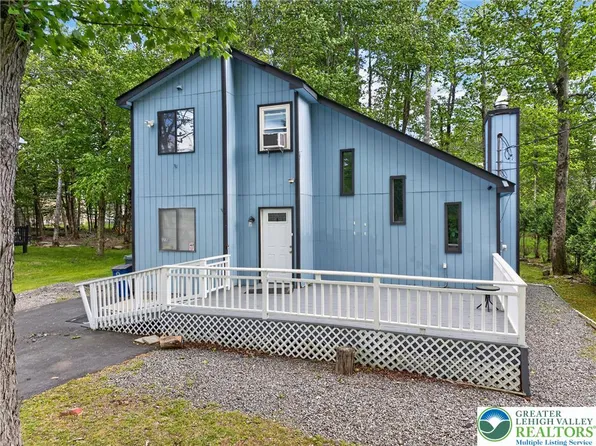 3335 Woodland Dr, Tobyhanna, PA 18466