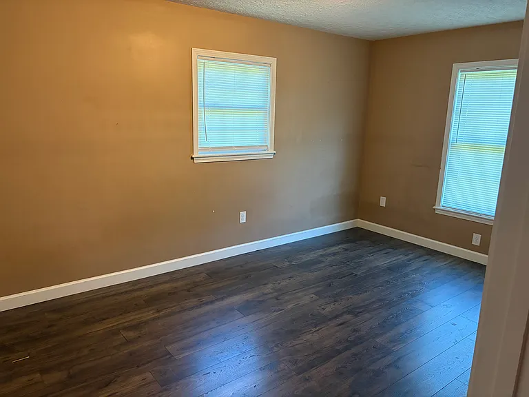 277 Richmond Ave — Photo 12
