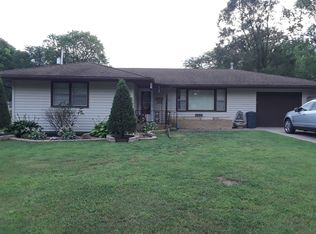907 S 5th St, Watseka, IL 60970