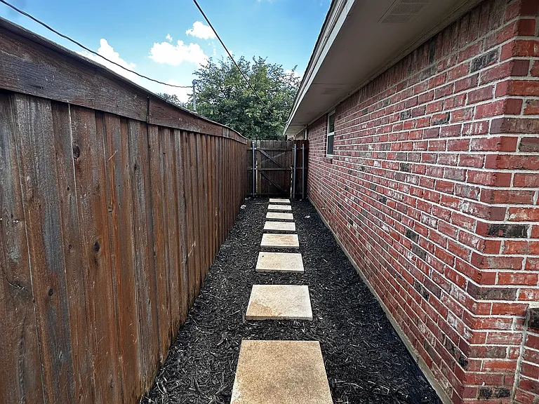 2724 Southpark Ln — Photo 21