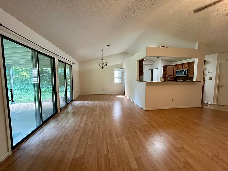 19 Briar Gate Ln — Photo 8