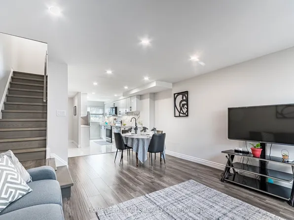 180 Mississauga Valley Blvd #124, Mississauga, ON L5A 3M2