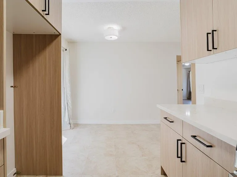 914 E Elk Ave #3 — Photo 18