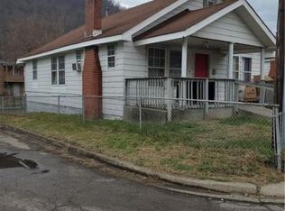 1034 3rd Ave, Montgomery, WV 25136