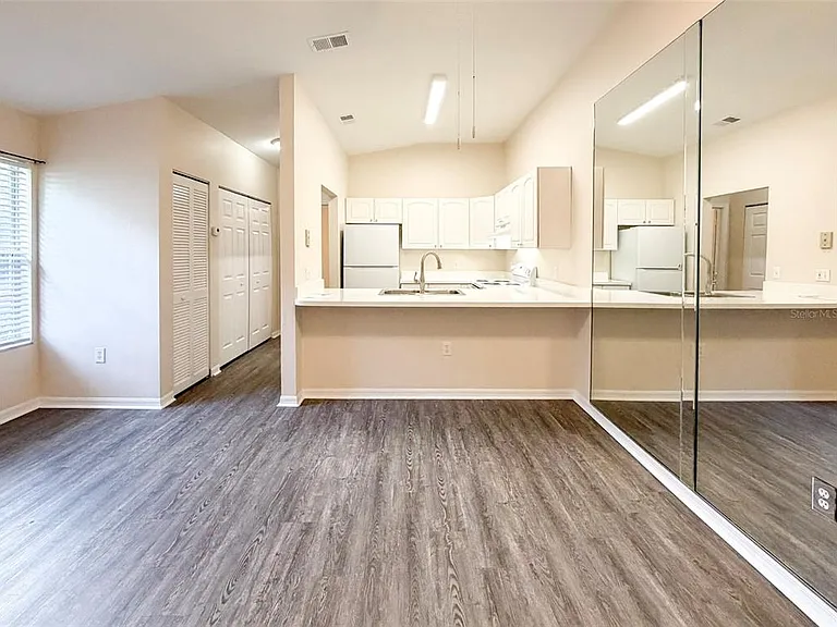 4003 SW 27th St #13 — Photo 6