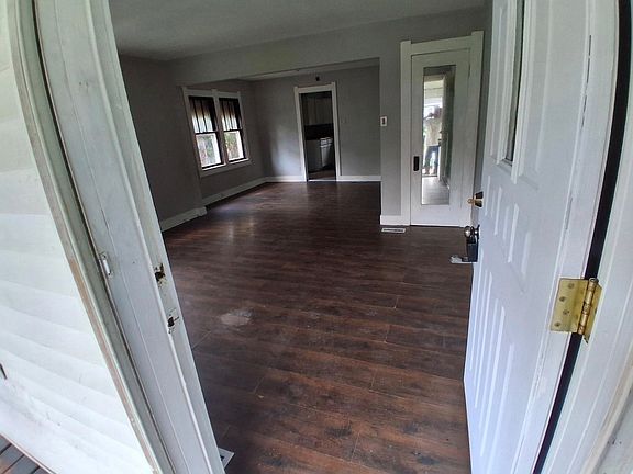 2nd image of 1444 E Clay St