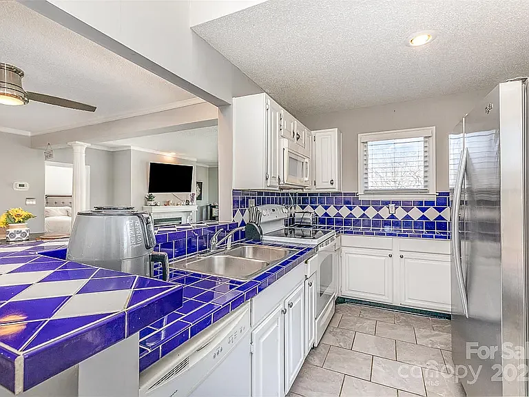 9035 J M Keynes Dr #33 — Photo 9