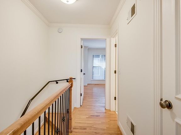 3rd image of 4000 Oak St APT 28