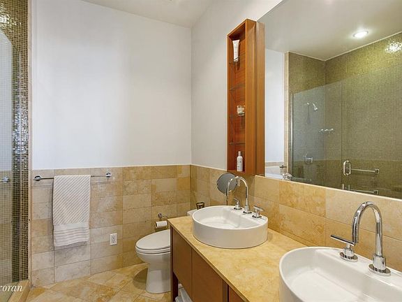 4th image of 250 E 49th St #16C