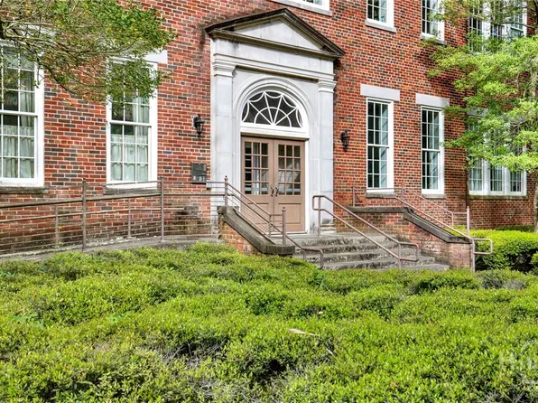 1835 Skidaway Road #206, Savannah, GA 31404