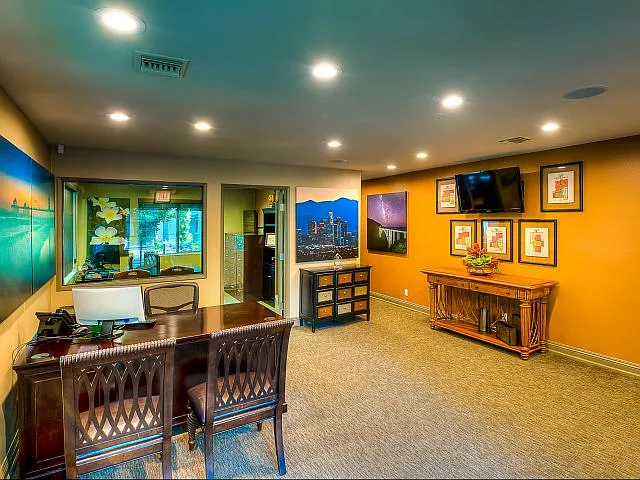 Leasing Office