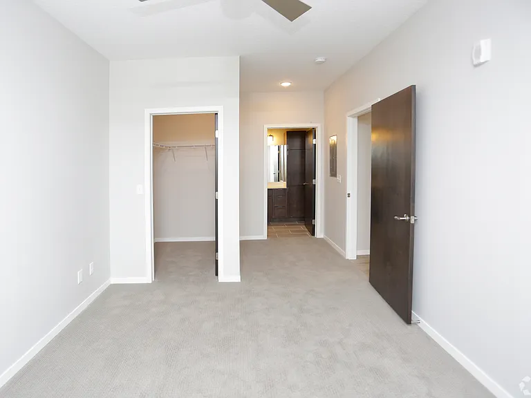 Uptown Apartments — Photo 31