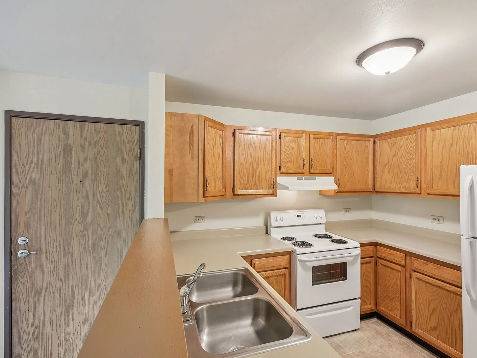 Maple Leaf Apartments — Photo 4