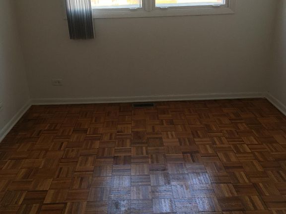 5th image of 1305 Kingsbury Dr Unit D