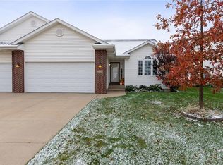 701 Rosedale Dr #17A, Center Point, IA 52213