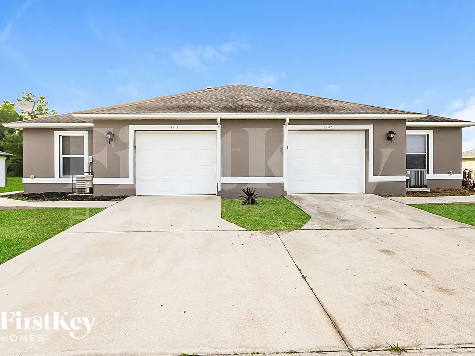 1113 Harry Ave S