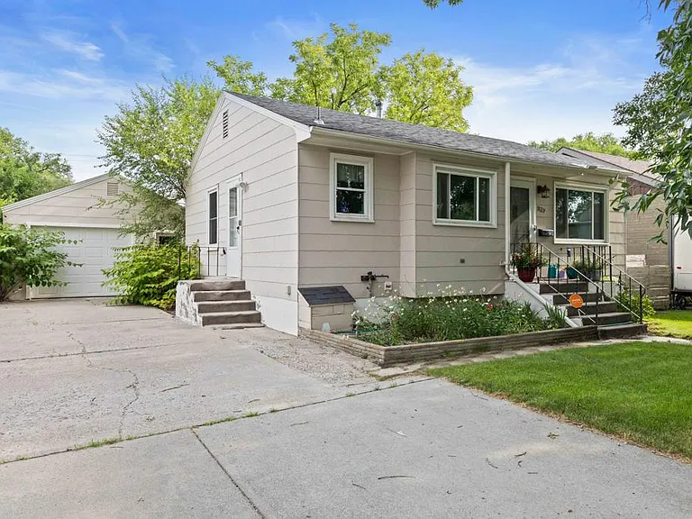 1129 1/2 Avenue C — Photo 2
