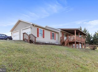 35 Waterstone Ln, Berkeley Springs, WV 25411