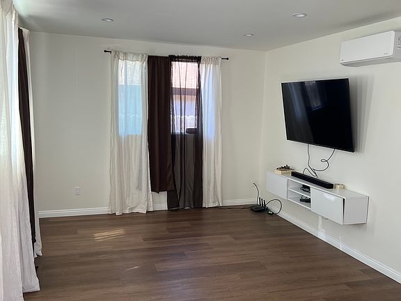 3rd image of 213 E McFarlane Dr