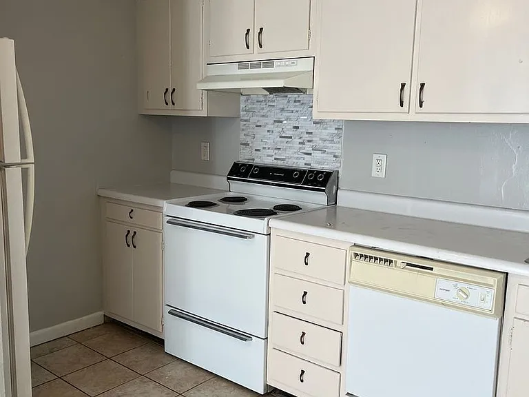 7720 E Kings Hwy — Photo 6
