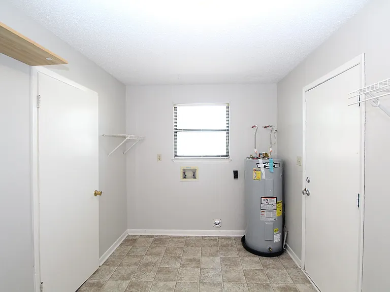 8224 Tempest Dr — Photo 14