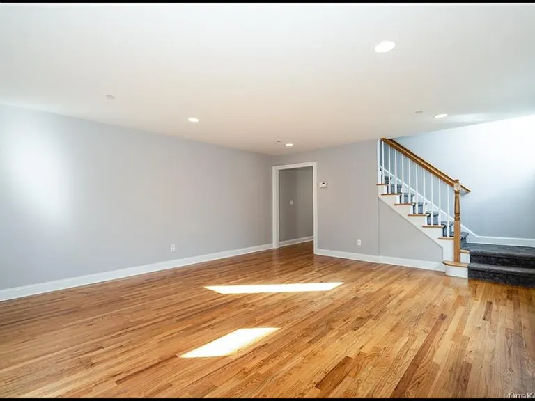 186 Woodside Ave #3 — Photo 8