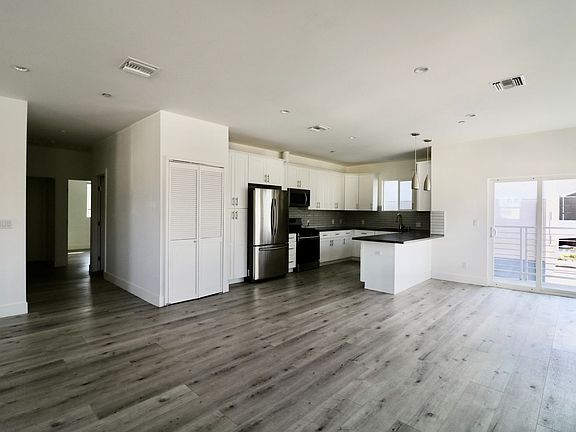 5th image of 14252 Erwin St #14254-1/2