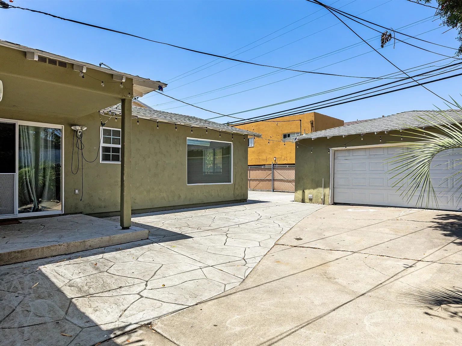 7 bed, 2480 sqft, $9,400 — Photo 4