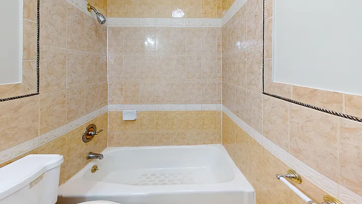 Sold by Liberty Chateau Realty Inc | media 6