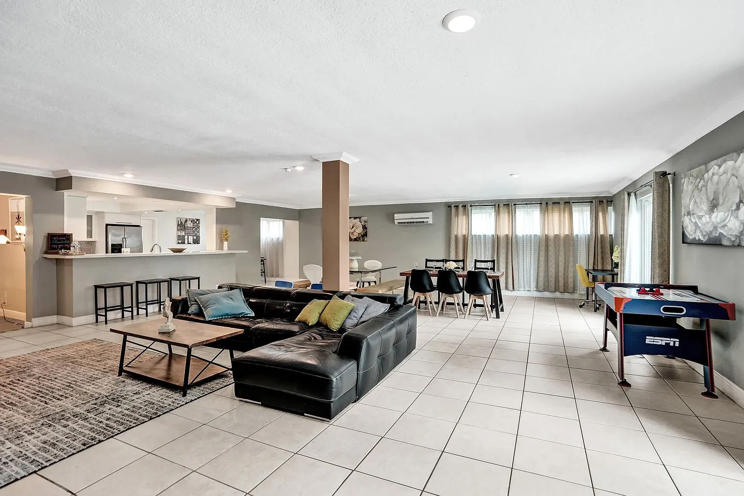4 bed, 2.0 bath, 3100 sqft, $8,684 — Photo 2