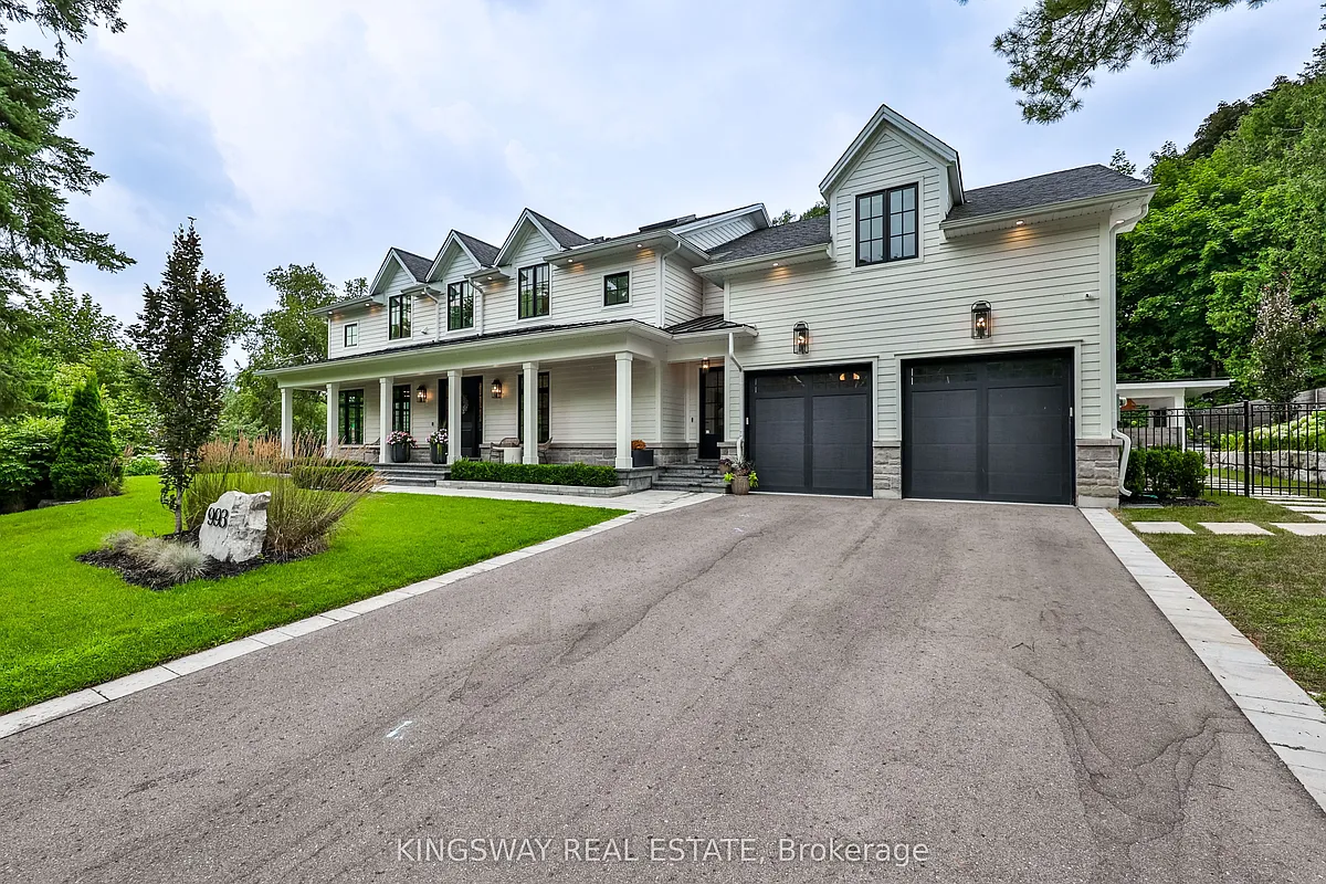 Building Photo - 993 Albertson Cres