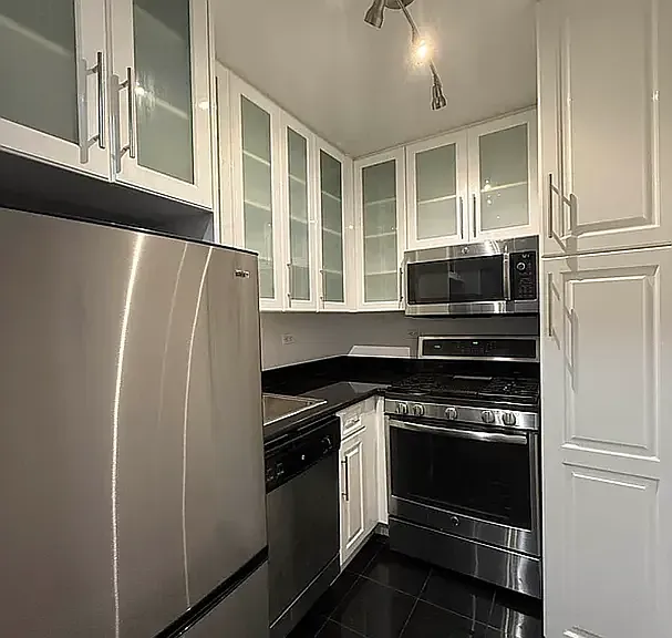 888 8th Ave #7S — Photo 3