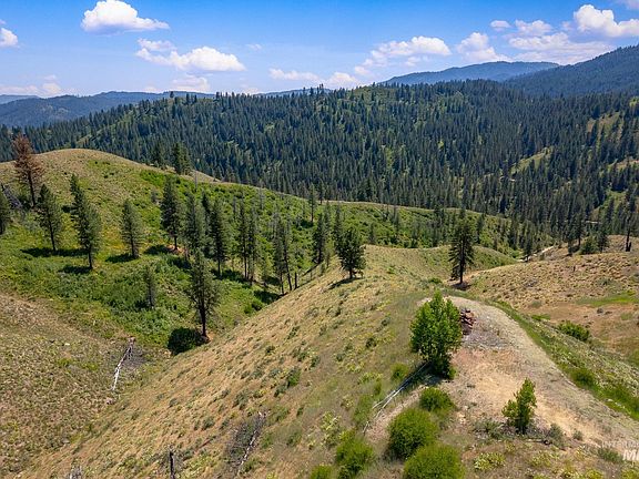 3rd image of 49 Walker Creek Rd
