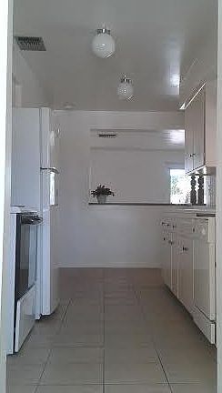 4th image of 836 W Howe St