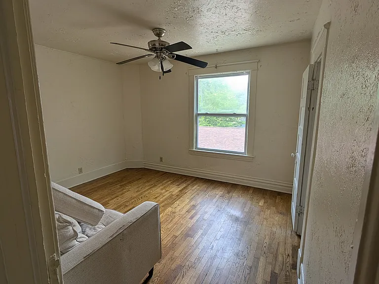 726 Egleston Ave #4 — Photo 2