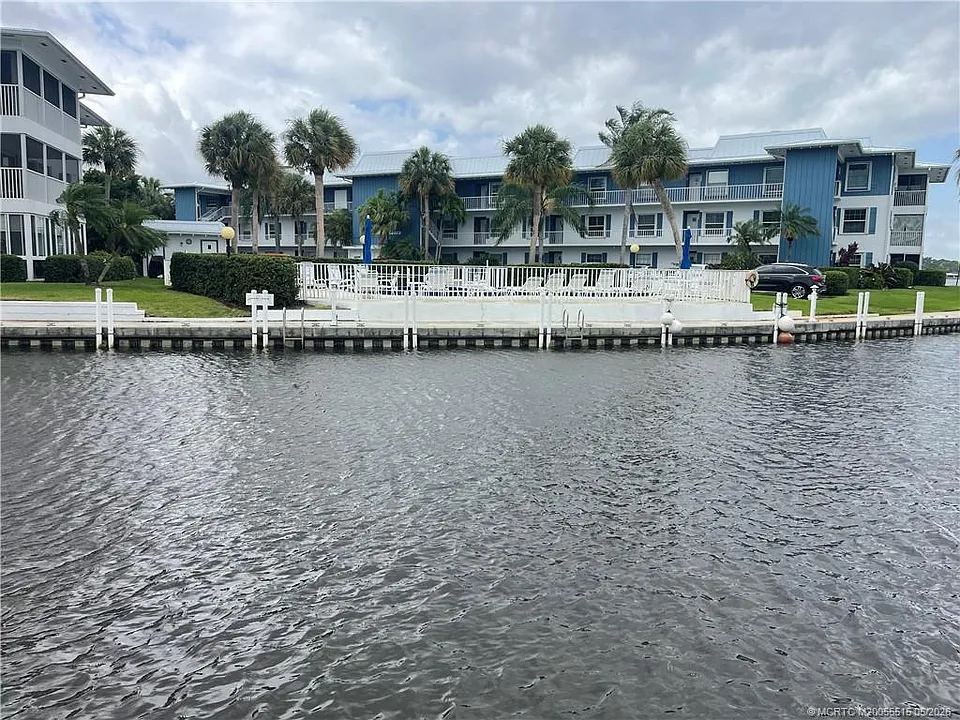 1858 SW Palm City Rd #203
