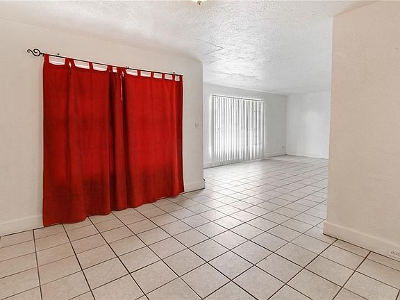 4th image of 1409 E Waters Ave