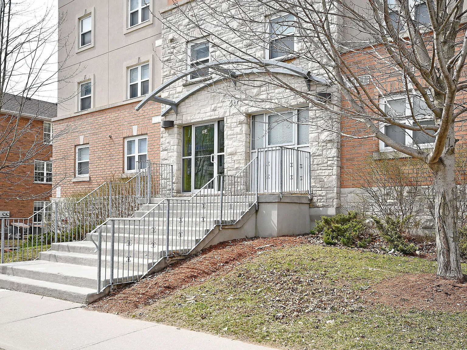 261 Lester Street Waterloo — Photo 3