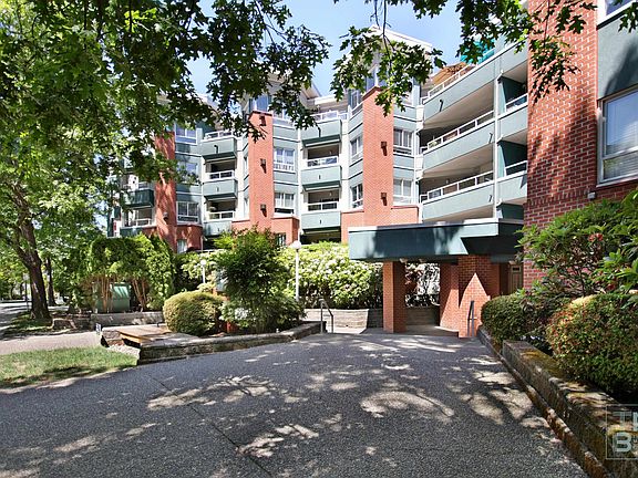 4th image of 128 W 8th St #411