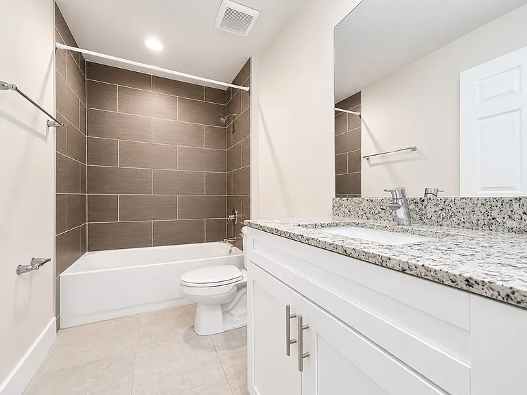 1631 SW 1st Ave — Photo 8