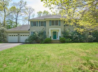 11 Fairview Dr, Middletown, NJ 07748