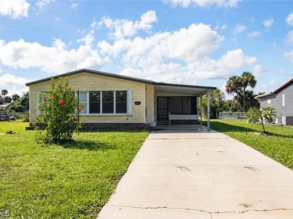 2425 Zoysia Ln, North Fort Myers, FL 33917