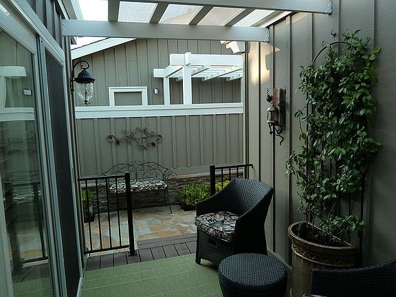 Courtyard to entrance way