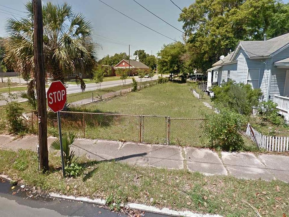 1st image of 624 W Belmont St