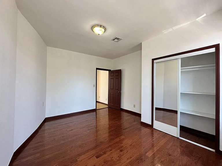 125 Zabriskie St #2 — Photo 8