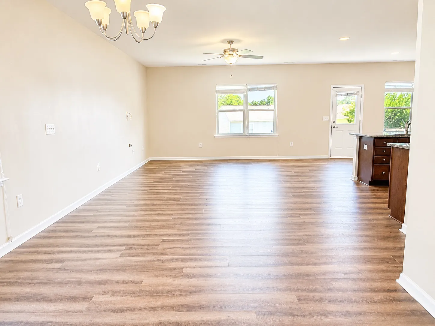 4 bed, 2300 sqft, $2,095 — Photo 3