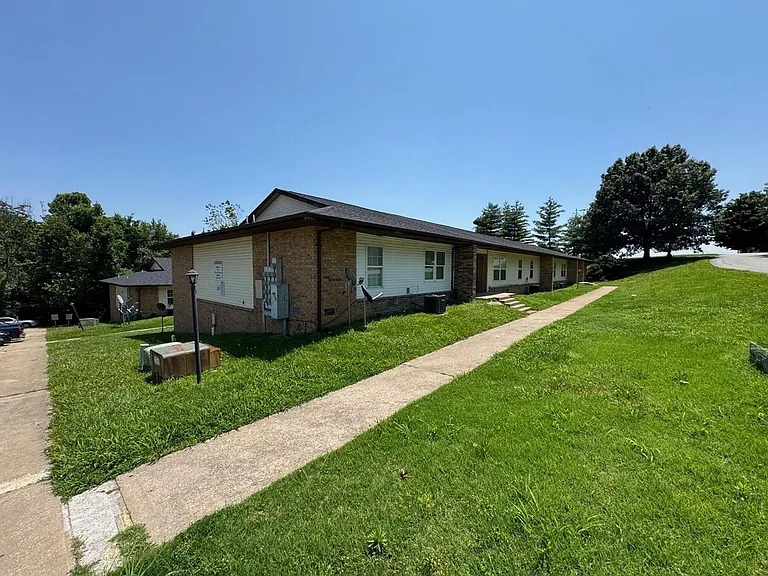 1450 Herschend Ln — Photo 5