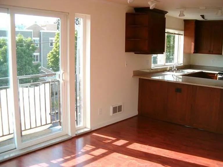 Howard Park Apartments — Photo 21