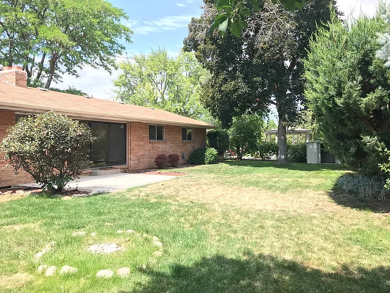 3824 W Greenbrier Dr — Photo 31